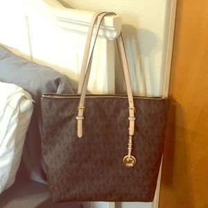 Brown Michael Kors Jet set bag